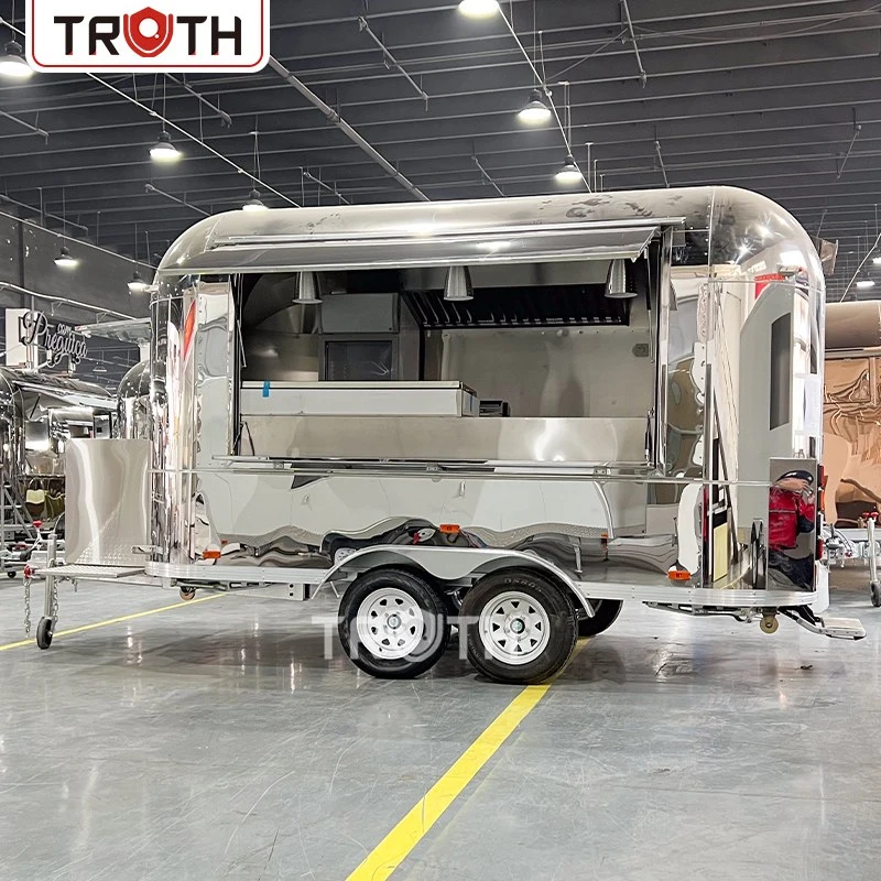 Food Truck v štýle Airstream vo Francúzsku: Príves na rýchle občerstvenie z nehrdzavejúcej ocele vyrobený pre štýl a služby